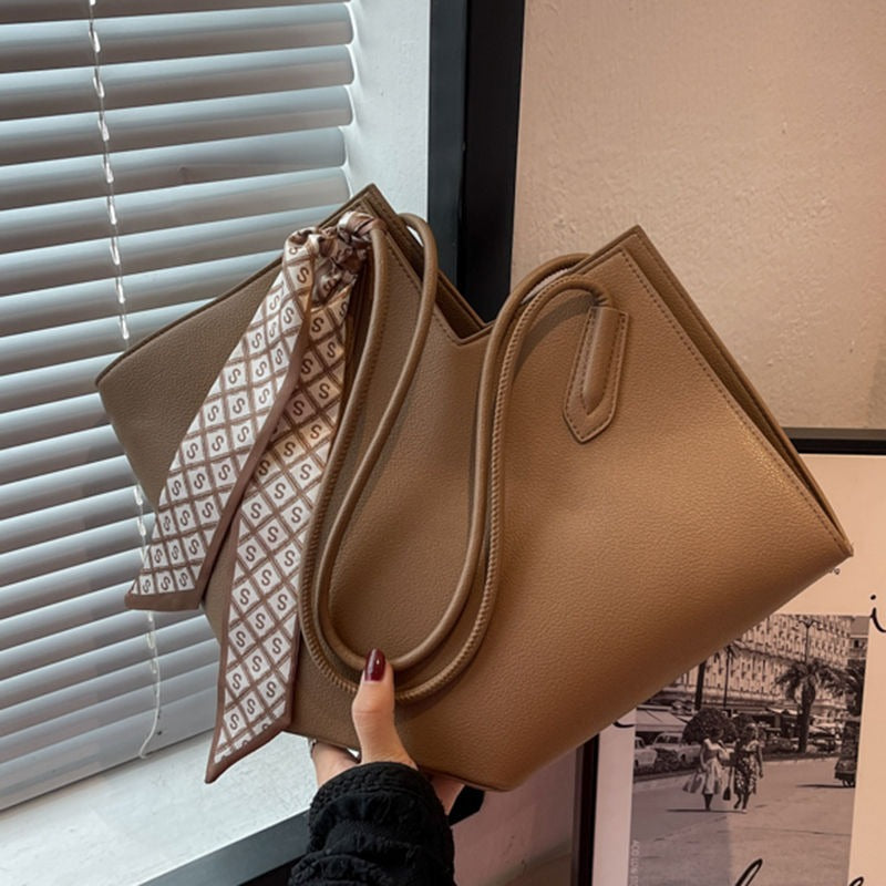 Large capacity niche fashion shoulder bag commuting tote bag eprolo