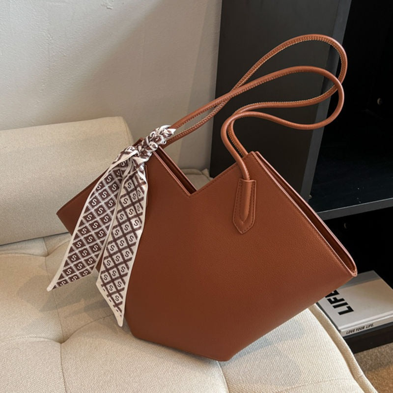 Large capacity niche fashion shoulder bag commuting tote bag eprolo