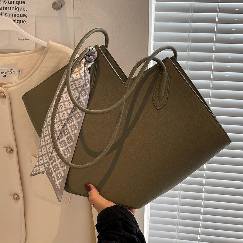 Large capacity niche fashion shoulder bag commuting tote bag eprolo