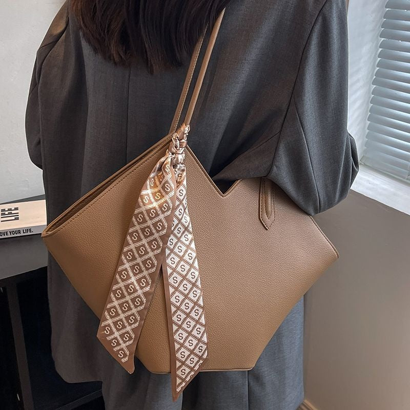 Large capacity niche fashion shoulder bag commuting tote bag eprolo